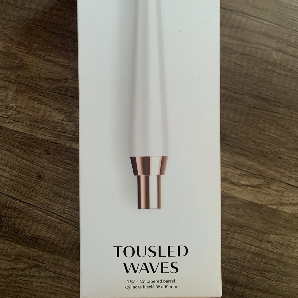 🤩2 for $70🤩 NWT T3 Tousled Waves Barrel Wand attachment